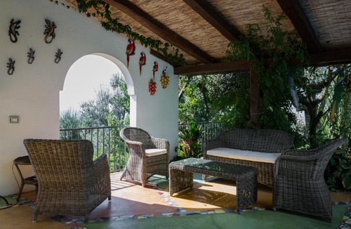 Schiazzano Apartment | Appartamento in Villa con Giardino privato e piscina