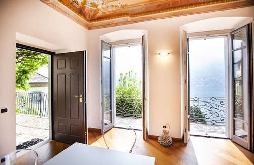 Moltrasio Apartment | Appartamento in Villa Fioravante by Wonderful Italy
