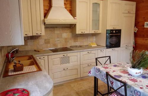Borgo San Dalmazzo Apartment | Appartamento L'albero e le stelle