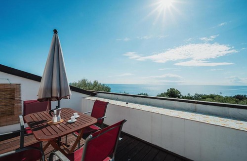 Santa Tecla Apartment | Appartamento Primavera