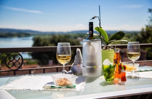 Dormelletto Villa | Are you looking for quiet and relaxation on Lake Maggiore? YOU are at home here