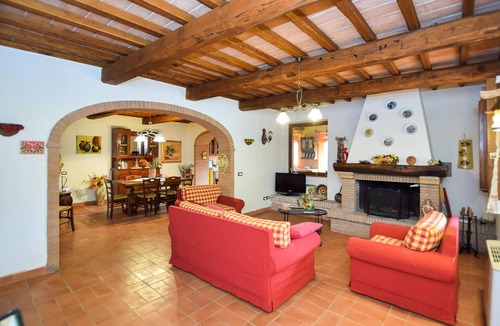 Avigliano Umbrio House | Are you looking for a vacation home with space for several families? Then this house with panoramic
