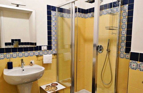 Centro Storico House | Artistic Charming House - Near the Royal Palace of Caserta - Standard Double Room