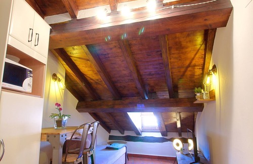 Old Town Apartment | Attic with sloping ceilings, with charm, fully equipped, in the heart of the old town