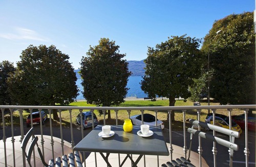 Verbania Apartment | Attractive apartment in a palazzo from the 17th century. Right on the lake promenade