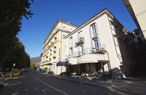 Verbania Apartment | Attractive apartment in a palazzo from the 17th century. Right on the lake promenade