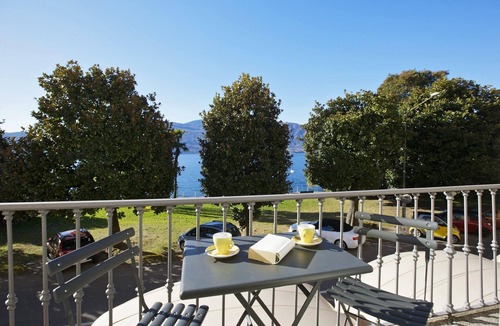 Verbania Apartment | Attractive apartment in a palazzo from the 17th century. Right on the lake promenade