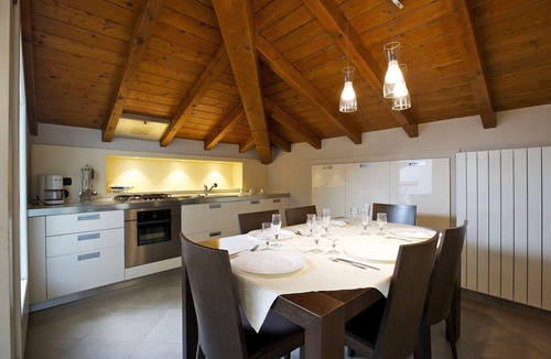 Verbania Apartment | Attractive apartment in a palazzo from the 17th century. Right on the lake promenade
