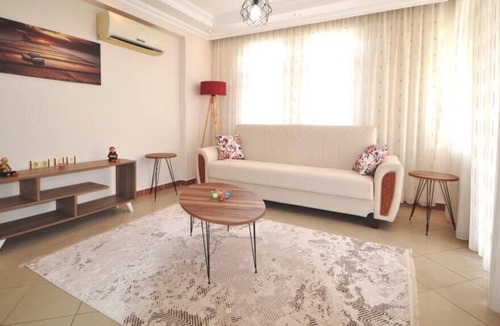 Mahmutlar Apartment | Attractive apartment - right down to the beach