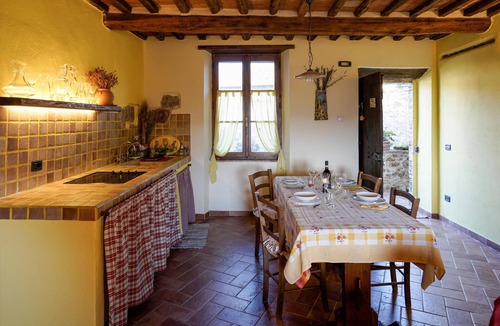 Castello di Tocchi Apartment | Awesome apartment in Monticiano
