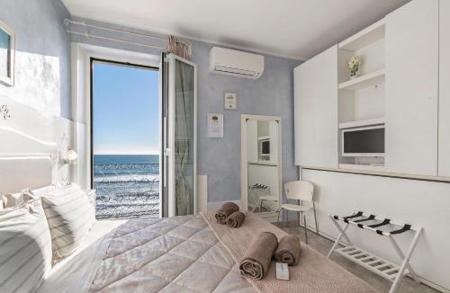 Alassio Bed & Breakfast | B&B Da Giueli Rooms On The Seafront