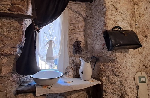 Quiliano Bed & Breakfast | b&b L'antica macina 5" from the beaches of Bergeggi and Spotorno Pets allowed.