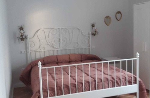 Casapulla Bed & Breakfast | B&B LA CASA DEI SOGNI IDEAL FOR VISITING THE ROYAL PALACE OF CASERTA EXIT AUTOSTRAD