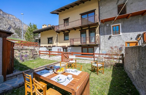 Melezet Apartment | Baita La Ciaburna (skiing nearby), Bardonecchia, Italy