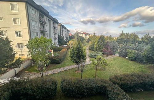 Pendik Apartment | Balcony , Pool, In Nature