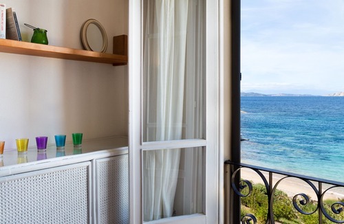 Palau Apartment | beach front first line