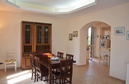 Cerreto Apartment | BEACH HOUSE WITH GARDEN NEAR ROME