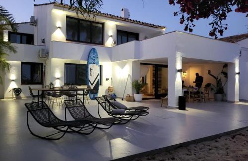 Buenas Noches Villa | Beachfront Villa