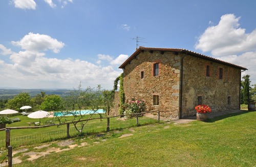 Castelnuovo Berardenga Apartment | Beautiful apartment for 2 guests with A/C, WIFI, pool, pets allowed and panoramic view