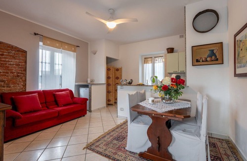 Castell'Alfero Apartment | Beautiful apartment for 4 guests with pool, WIFI, TV and patio