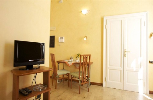 Susello Apartment | Beautiful apartment in an art nouveau villa with pool and spacious park