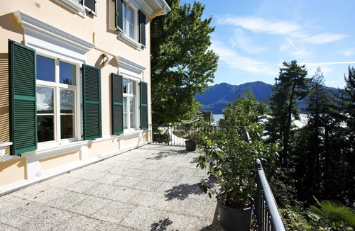 Susello Apartment | Beautiful apartment in an art nouveau villa with pool and spacious park