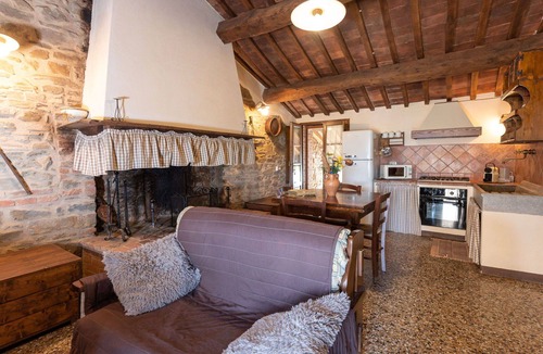 Poggi del Sasso Villa | Beautiful apartment in villa for 5 people with WIFI, pool, A/C, TV, patio and pets allowed