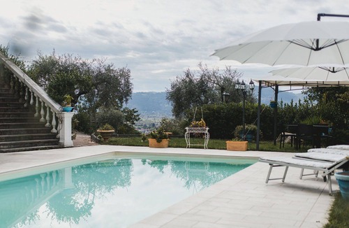 Castelnuovo Magra Villa | Beautiful private villa for 12 people with A/C, WIFI, private pool, TV, patio and panoramic view