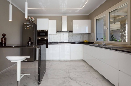 Querceta Villa | Beautiful private villa for 10 guests with WIFI, A/C, private pool and TV, close to Forte Dei Ma.