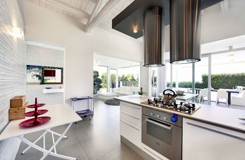 Ragusa Villa | Beautiful villa in a modern style, with swimming pool, solarium and garden.