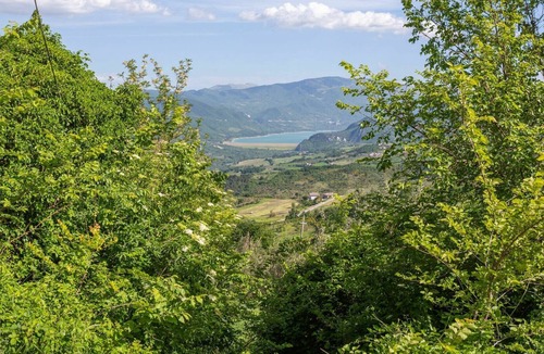 Roccascalegna Villa | Beautiful villa for 8 guests with TV, patio, pets allowed and parking