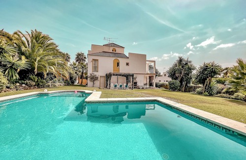 Marbella Villa | Beautiful villa near Puerto Banús