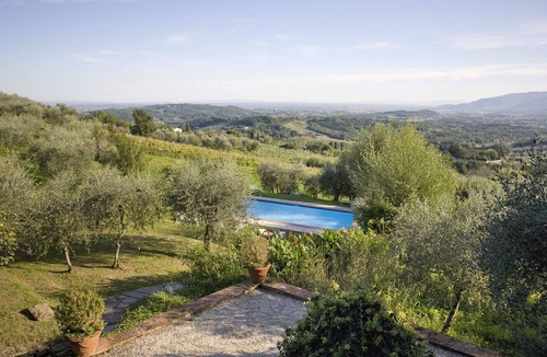 Capannori Villa | Beautiful villa with WIFI, private pool, hot tub, A/C, TV, patio and panoramic view, close to L.