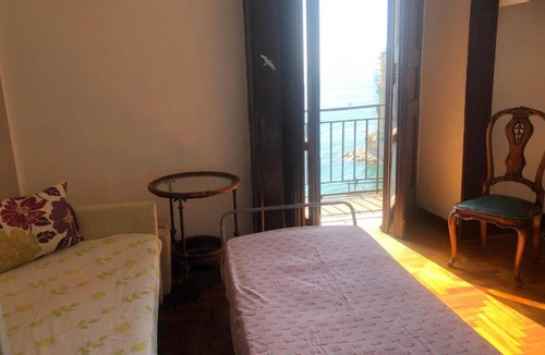 Posillipo Bed & Breakfast | Bed and Breakfast 'Camera La Stella Del Mare' with Balcony, Wi-Fi and Air Conditioning