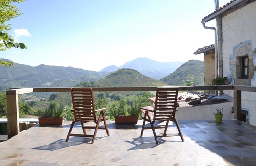 Bobia de Arriba Cottage | BED TERRACE ONÍS
