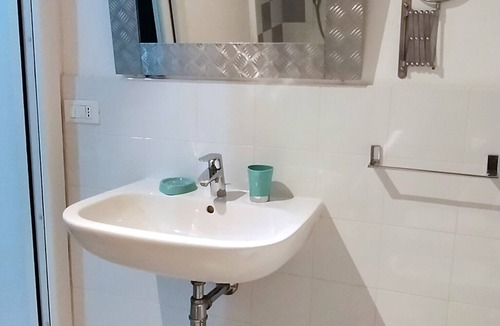 San Giovanni Teatino Apartment | BluBed (North) Quadruple, Bathroom, Kitchen and Ba
