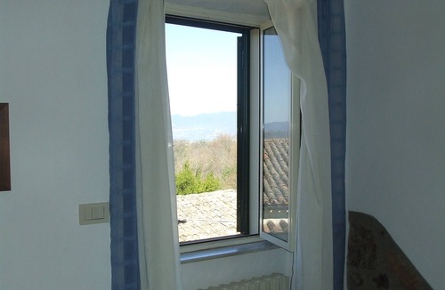 Bagnoregio House | Blue House near Bagnoregio-overlooking the Umbrian Mountains and Tiber Valley