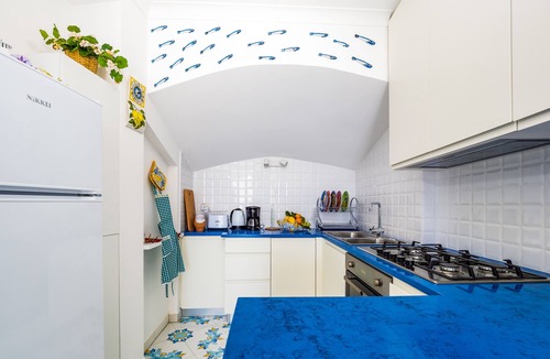 Chiesa Nuova Apartment | Blue Waves