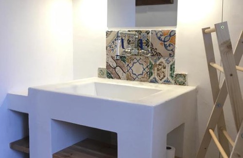 Strongoli Apartment | BORGO PETELIA, "Casa Perri", antica casa ristrutturata con terrazzo