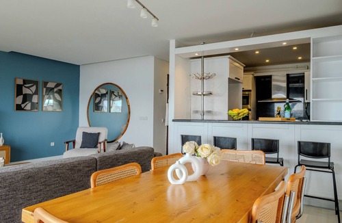 Kabatas Apartment | Bosphorus View: Spacious 3-bedroom apartment in lovely Istanbul with AC