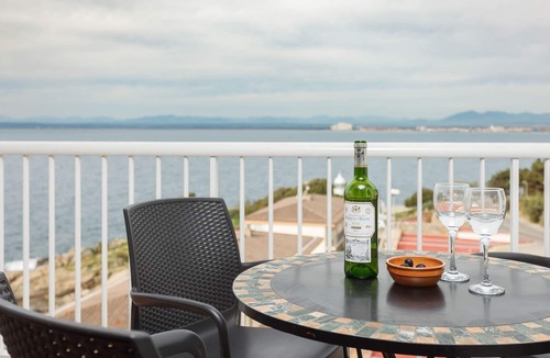 Almadraba-Canyelles Apartment | Breathtaking seafront view
