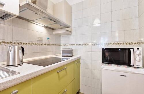 Historic Centre Apartment | Bright and airy studio apartment located in a strategic position, just few steps from Porta Nuova, in an elegant building with concierge. Ideal for short stays or pleasure: the area is full of restaurants, bars, shops and aperitifs, and is well served by