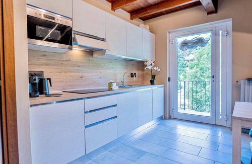 Bracchio Apartment | BRIGHT APARTMENT SURROUNDED BY GREENERY