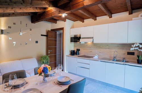 Bracchio Apartment | BRIGHT APARTMENT SURROUNDED BY GREENERY