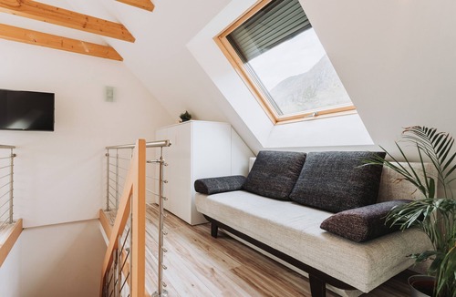 Pianizza Di Sopra Apartment | Bright loft below the famous ice holes