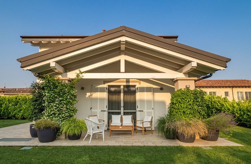 Cressa Ski Chalet | Bright White Villa with Private Garden near Bogogno golf club