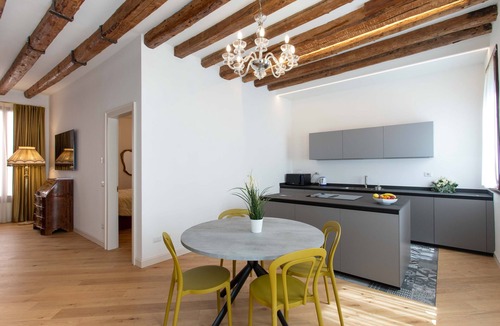 Burano Apartment | Cà del Glicine - charming apartment on the canal
