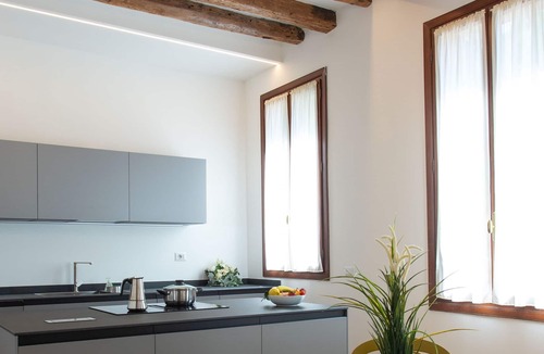 Burano Apartment | Cà del Glicine - charming apartment on the canal