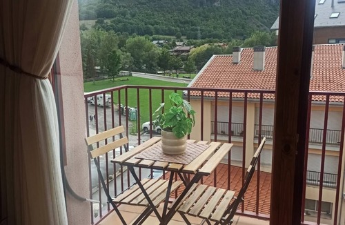 Buira Apartment | CAMBRA APARTAMENT, Dúplex acogedor en el coraón de El Pont de Suert