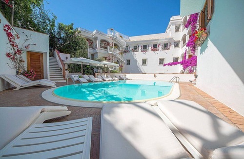 Minori House | Casa Alloro B: A welcoming apartment located in the center of Minori and a few meters from the sea.